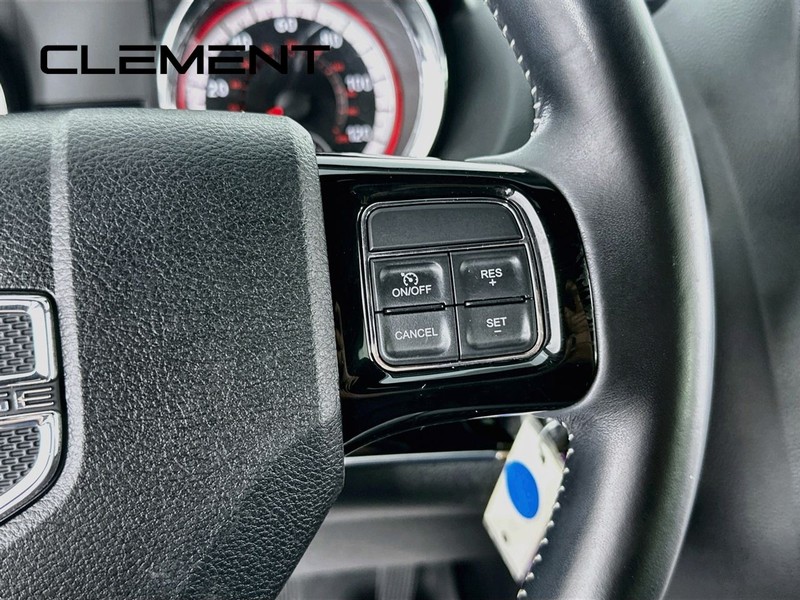 Dodge Grand Caravan Vehicle Full-screen Gallery Image 17