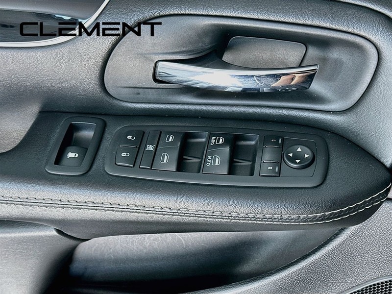 Dodge Grand Caravan Vehicle Full-screen Gallery Image 24
