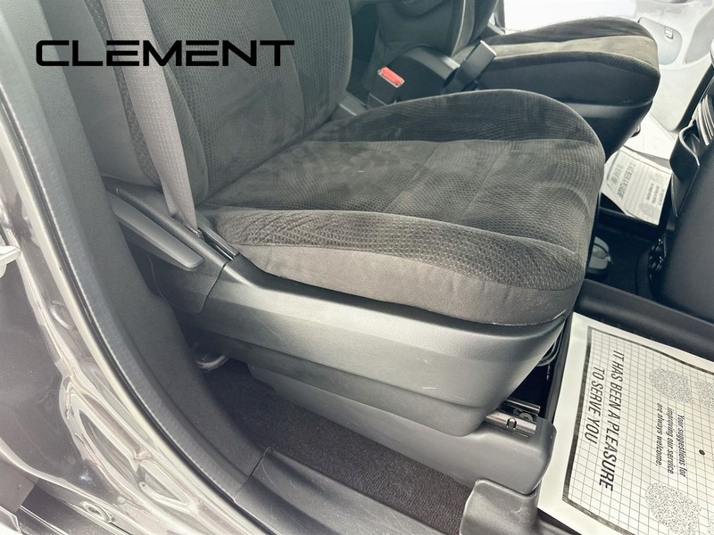 Dodge Grand Caravan Vehicle Full-screen Gallery Image 31