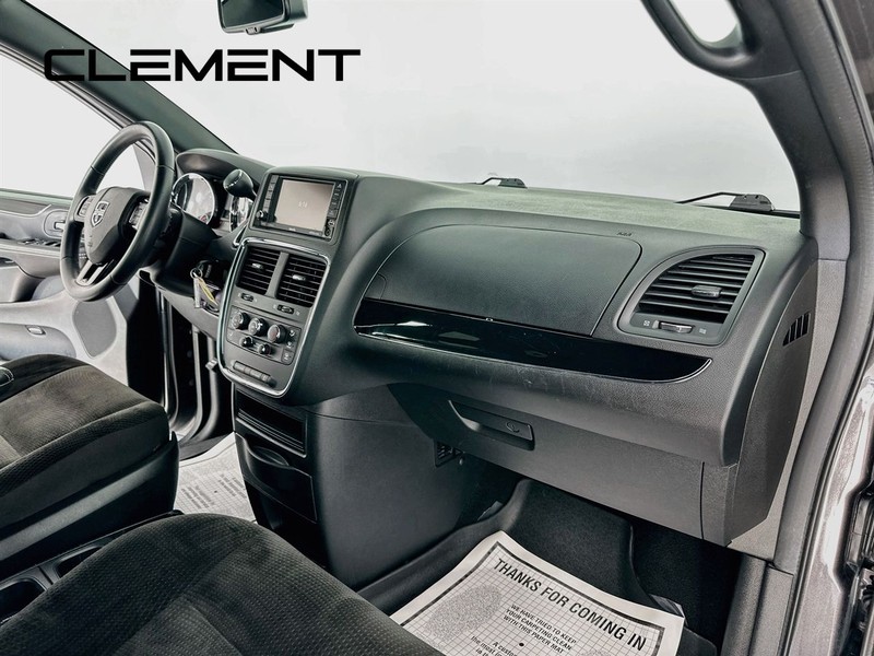Dodge Grand Caravan Vehicle Full-screen Gallery Image 32