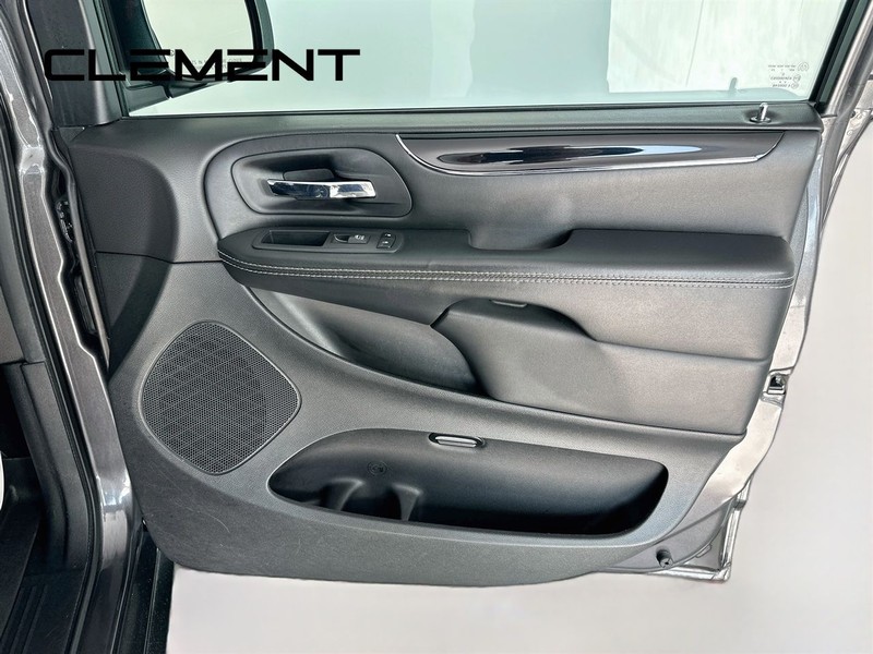 Dodge Grand Caravan Vehicle Full-screen Gallery Image 33