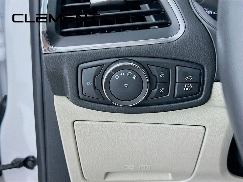 Ford Edge Vehicle Image 14