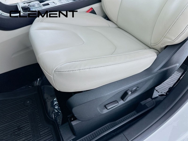 Ford Edge Vehicle Image 30