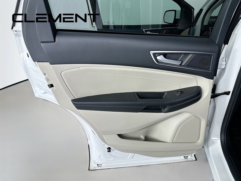 Ford Edge Vehicle Image 32