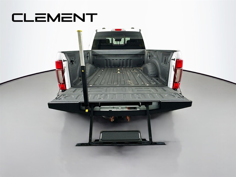 Ford Super Duty F-250 SRW Vehicle Image 11