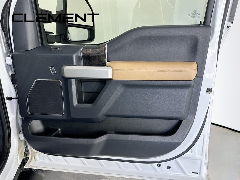 Ford Super Duty F-250 SRW Vehicle Image 36
