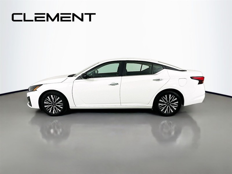 Nissan Altima Vehicle Image 06