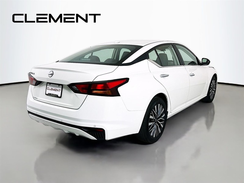 Nissan Altima Vehicle Image 07