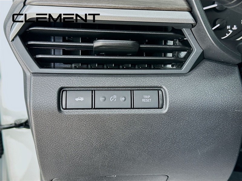 Nissan Altima Vehicle Image 14