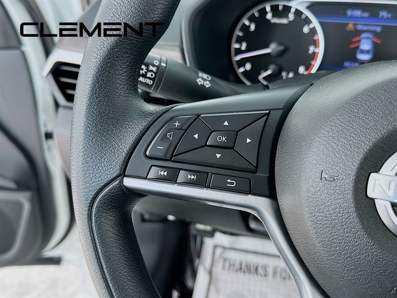 Nissan Altima Vehicle Image 16