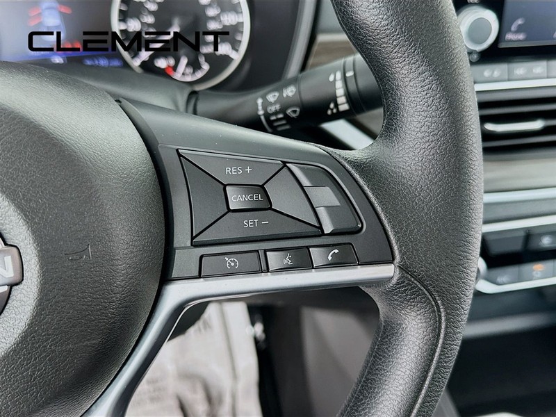 Nissan Altima Vehicle Image 17
