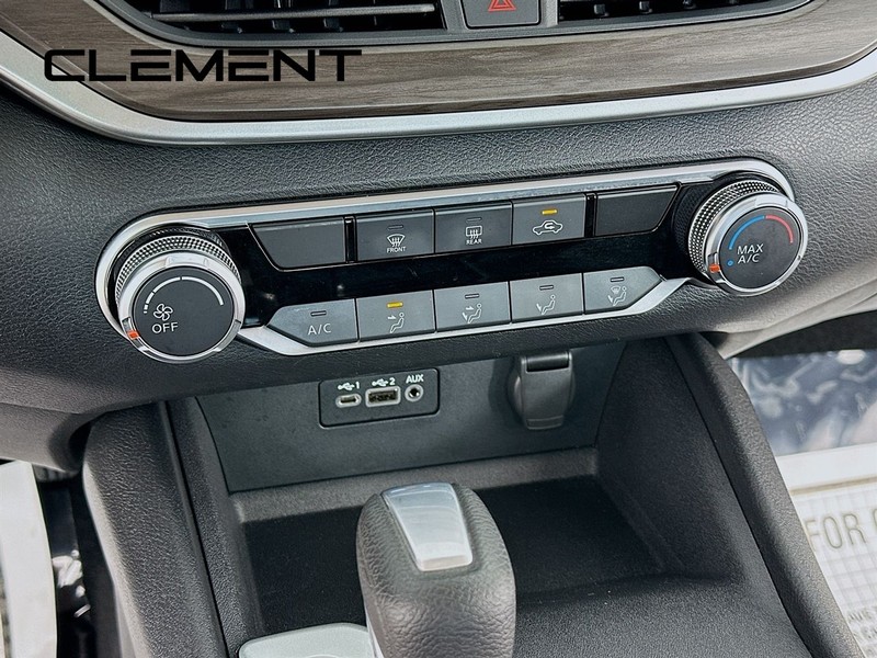 Nissan Altima Vehicle Image 22