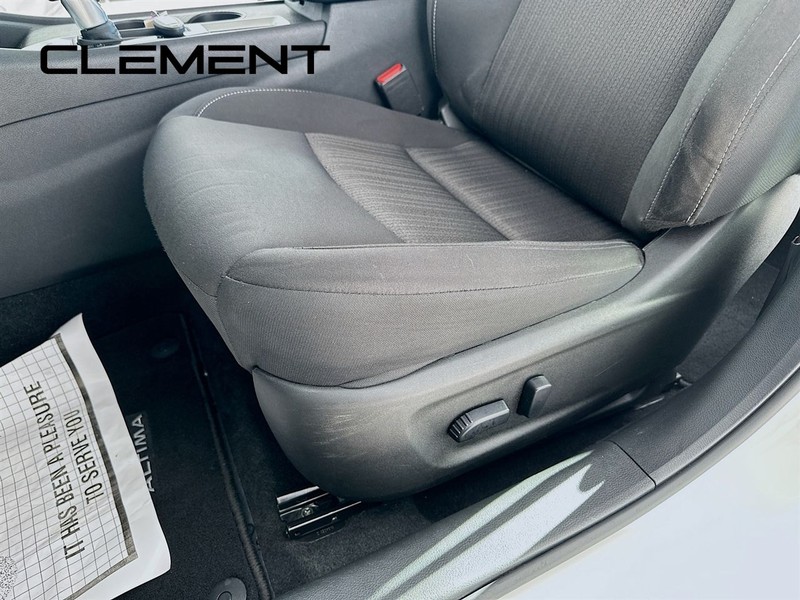 Nissan Altima Vehicle Image 27