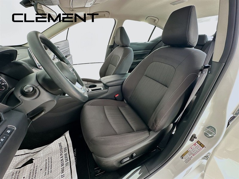 Nissan Altima Vehicle Image 28
