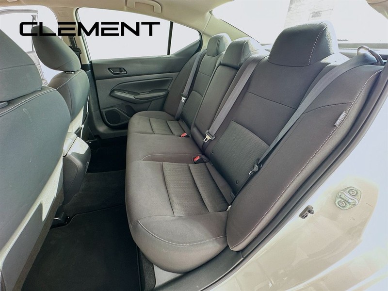 Nissan Altima Vehicle Image 30