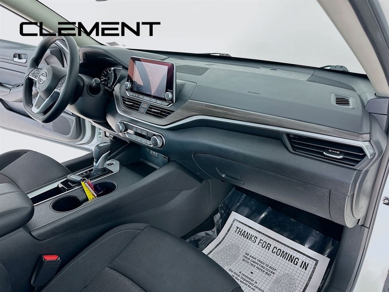Nissan Altima Vehicle Image 32