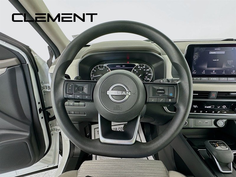 Nissan Rogue Vehicle Image 15