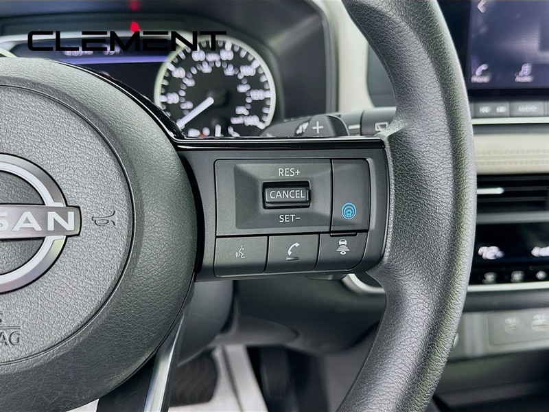 Nissan Rogue Vehicle Image 17