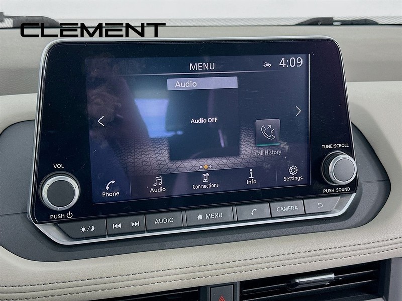 Nissan Rogue Vehicle Image 19
