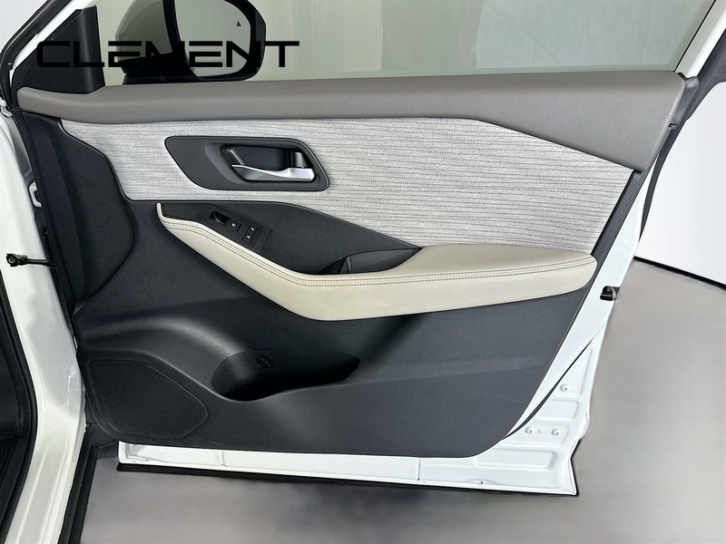 Nissan Rogue Vehicle Image 33