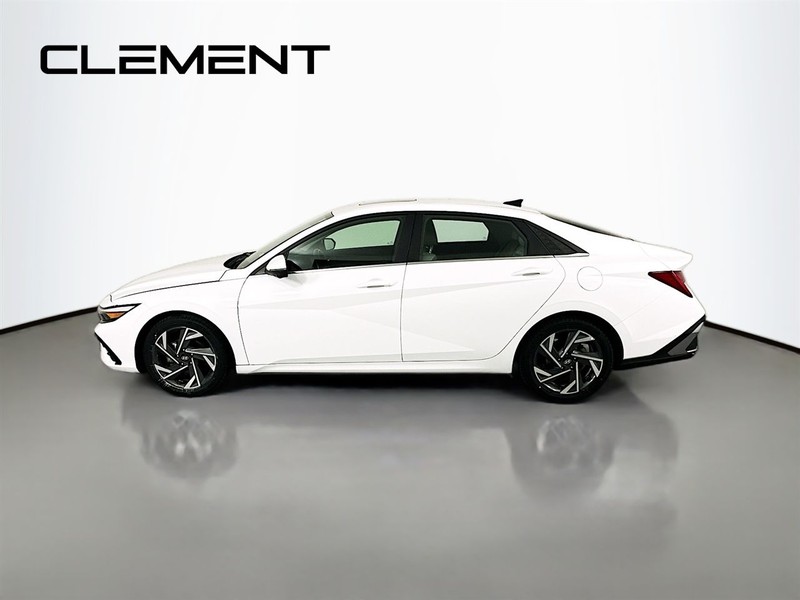 Hyundai Elantra Vehicle Full-screen Gallery Image 6