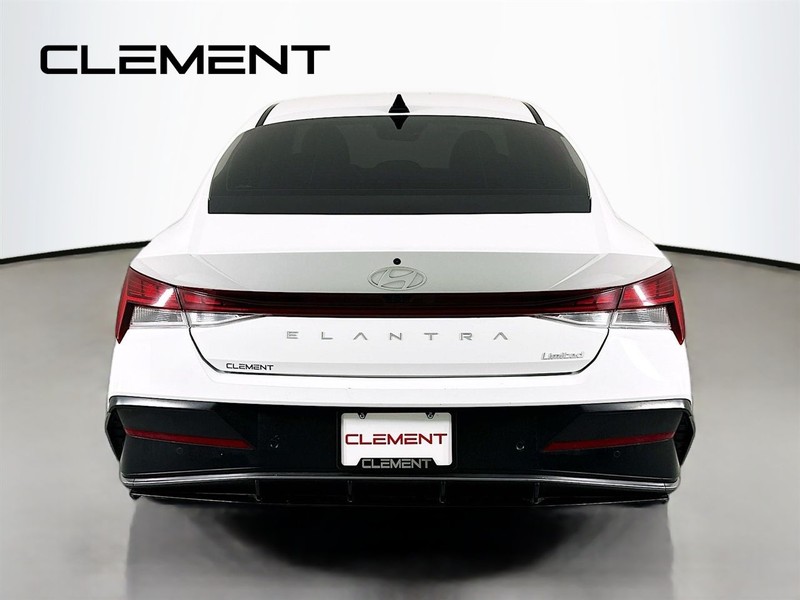 Hyundai Elantra Vehicle Full-screen Gallery Image 8