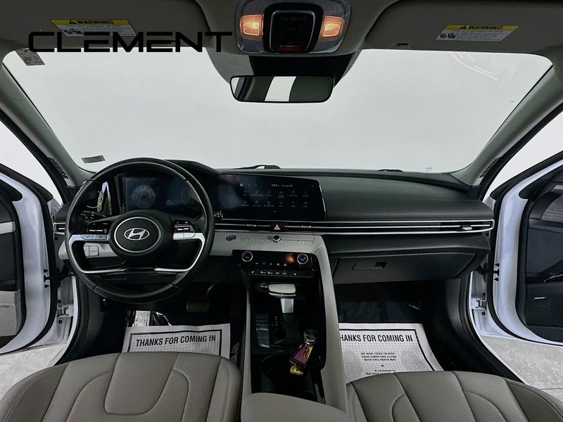 Hyundai Elantra Vehicle Full-screen Gallery Image 12