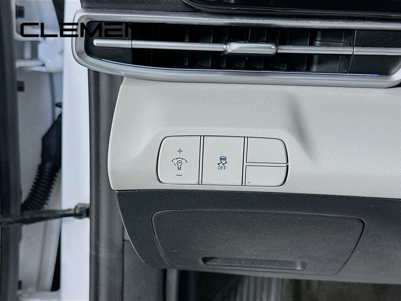 Hyundai Elantra Vehicle Full-screen Gallery Image 14