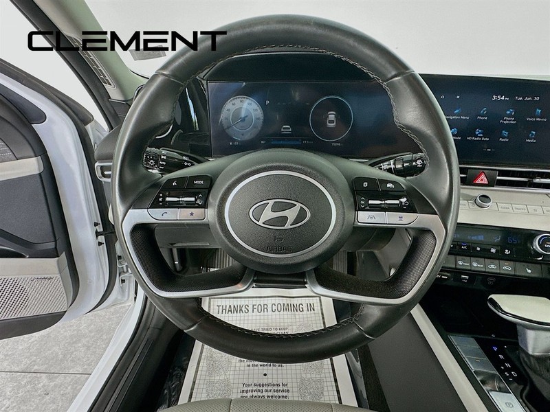 Hyundai Elantra Vehicle Full-screen Gallery Image 15