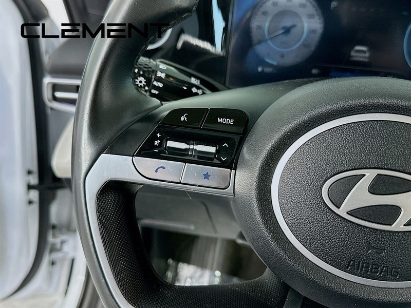 Hyundai Elantra Vehicle Full-screen Gallery Image 16