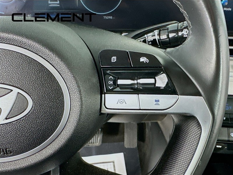 Hyundai Elantra Vehicle Full-screen Gallery Image 17