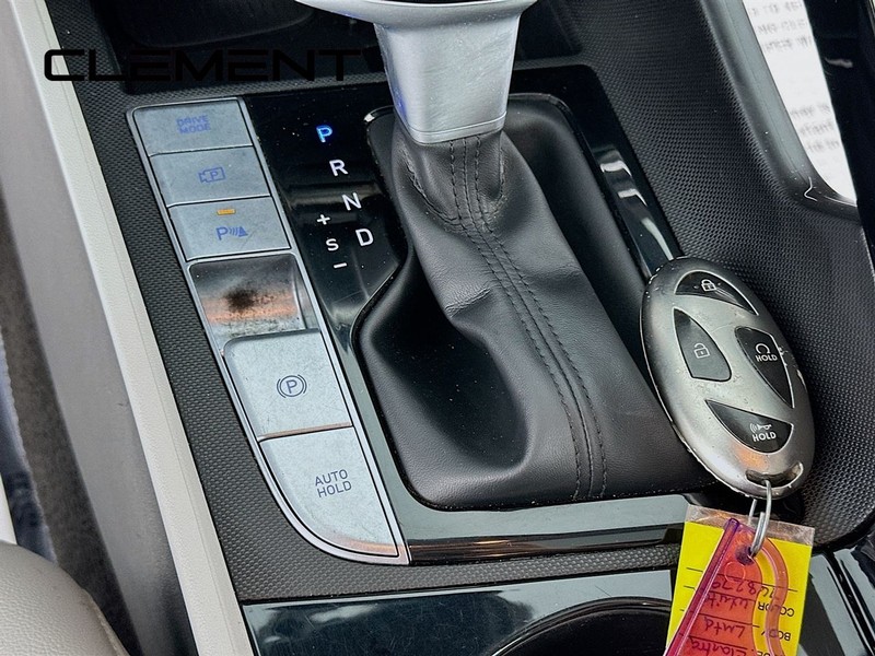 Hyundai Elantra Vehicle Full-screen Gallery Image 24
