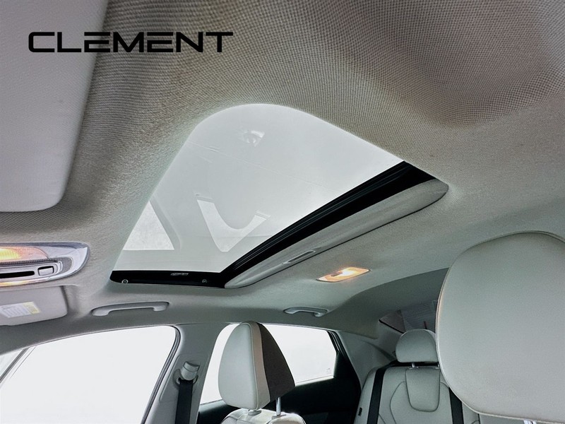 Hyundai Elantra Vehicle Full-screen Gallery Image 26
