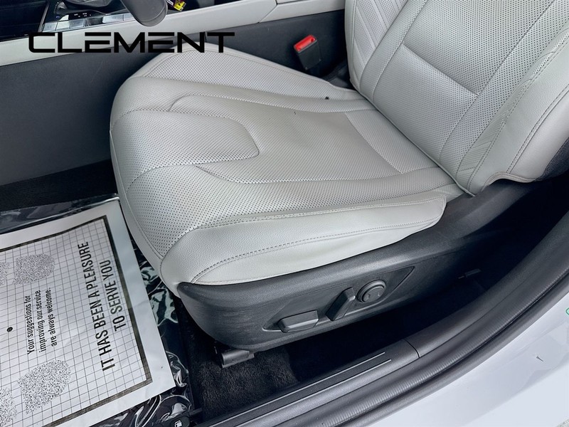 Hyundai Elantra Vehicle Full-screen Gallery Image 30