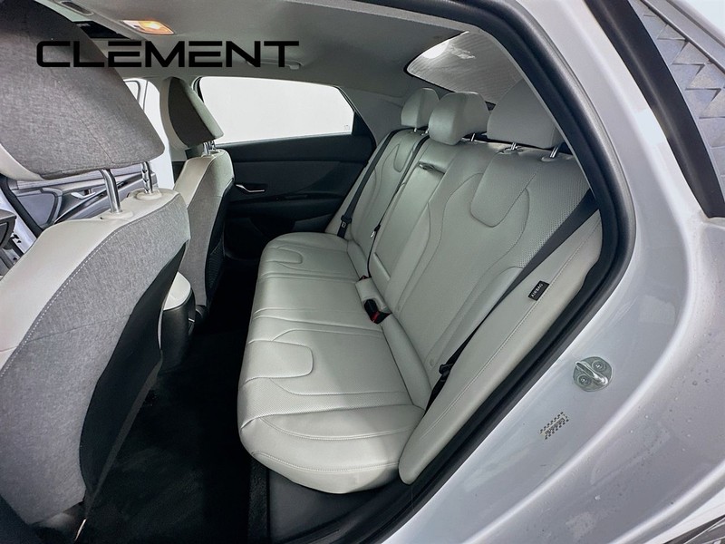 Hyundai Elantra Vehicle Full-screen Gallery Image 33