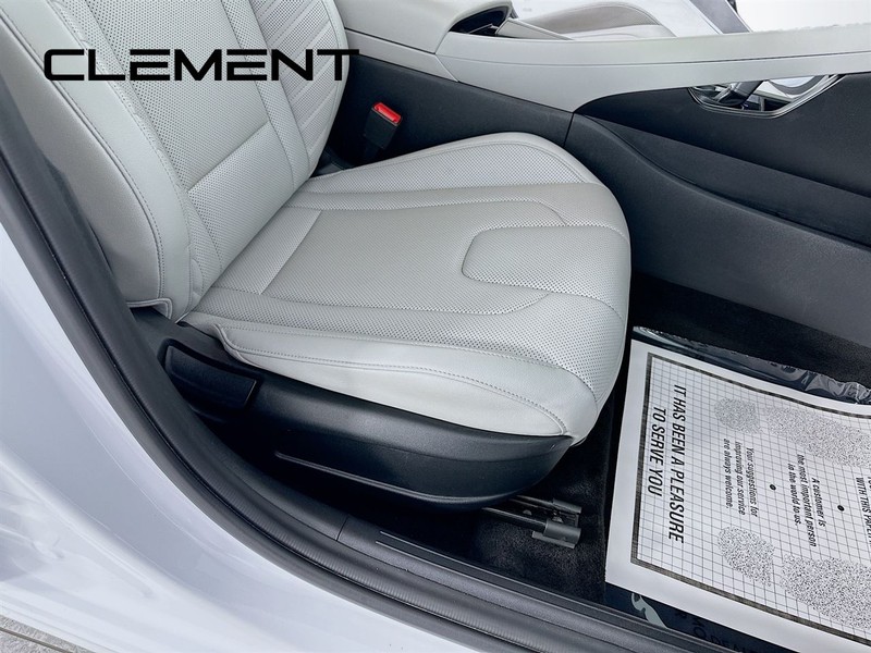 Hyundai Elantra Vehicle Full-screen Gallery Image 34
