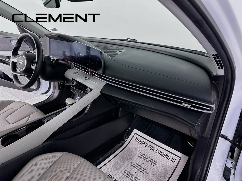 Hyundai Elantra Vehicle Full-screen Gallery Image 35