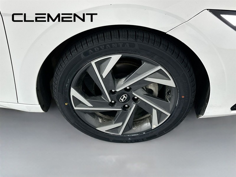 Hyundai Elantra Vehicle Full-screen Gallery Image 37