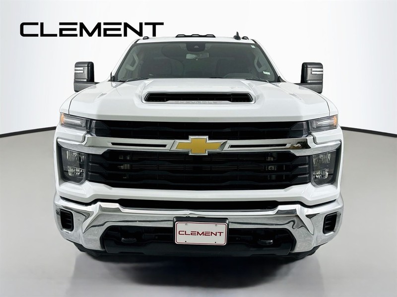 Chevrolet Silverado 3500HD Vehicle Image 03
