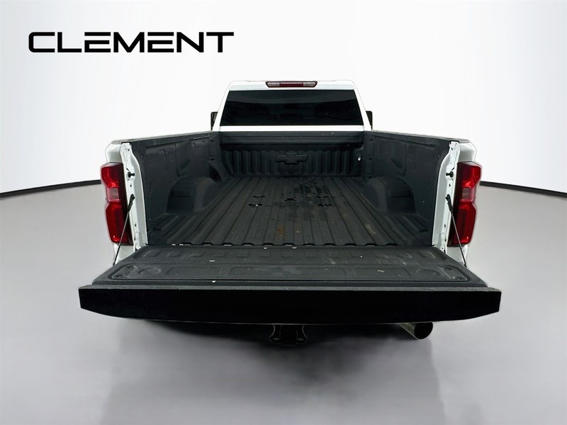 Chevrolet Silverado 3500HD Vehicle Image 11