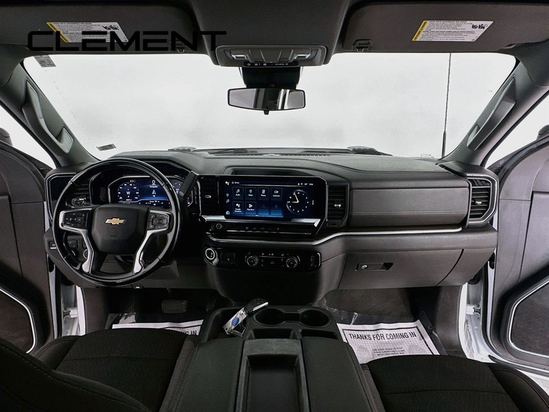 Chevrolet Silverado 3500HD Vehicle Image 12