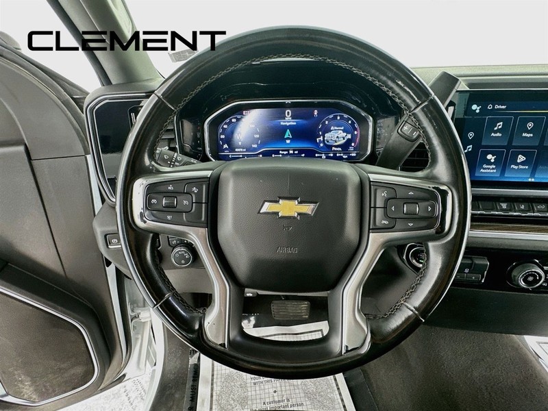 Chevrolet Silverado 3500HD Vehicle Image 15