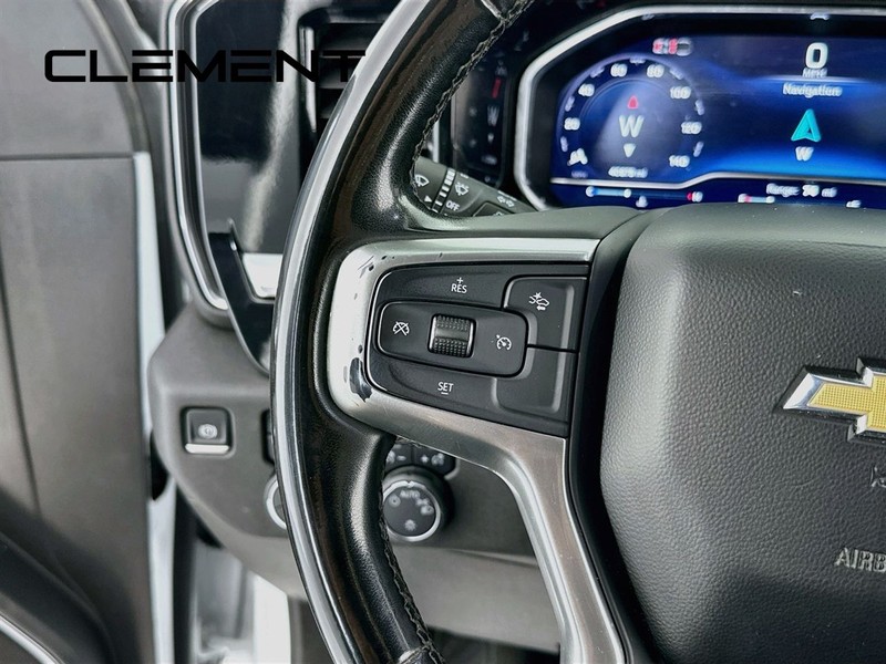 Chevrolet Silverado 3500HD Vehicle Image 16