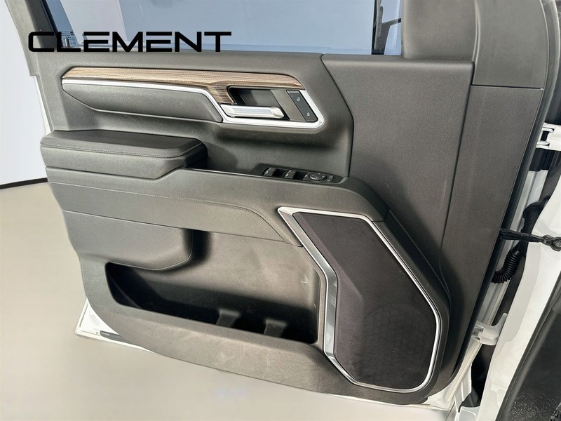 Chevrolet Silverado 3500HD Vehicle Image 26