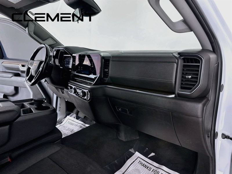 Chevrolet Silverado 3500HD Vehicle Image 32