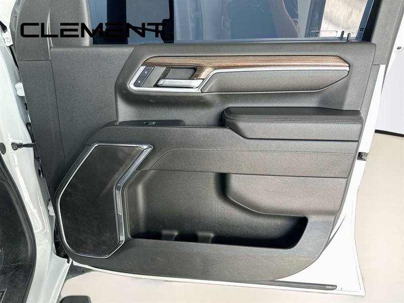 Chevrolet Silverado 3500HD Vehicle Image 33