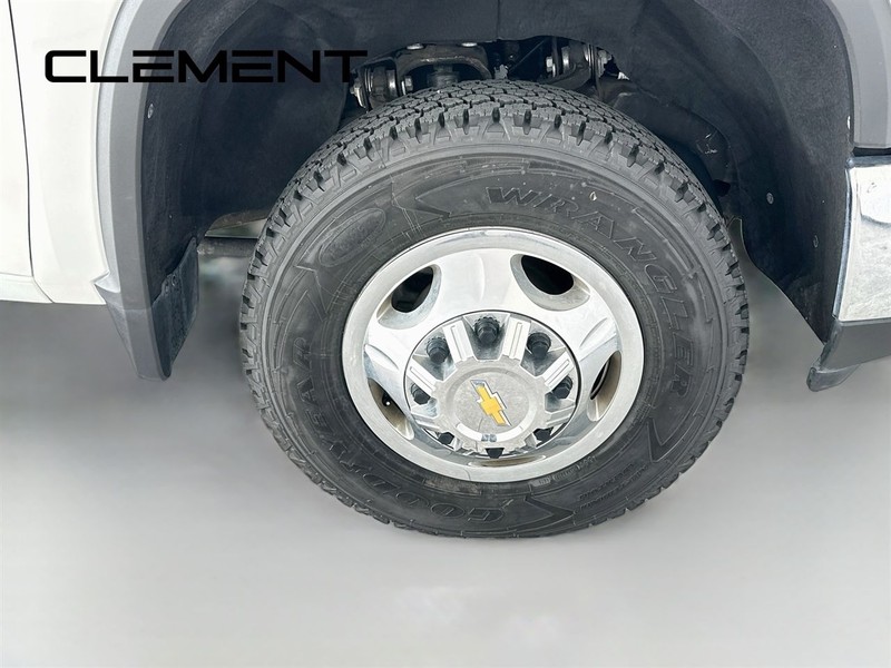 Chevrolet Silverado 3500HD Vehicle Image 34