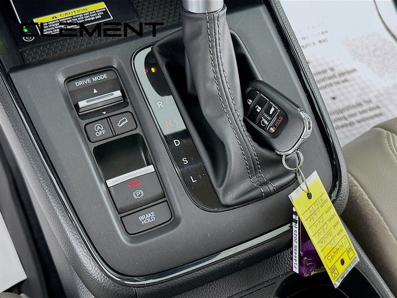 Honda CR-V Vehicle Full-screen Gallery Image 24