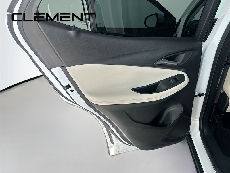 Buick Encore GX Vehicle Full-screen Gallery Image 30