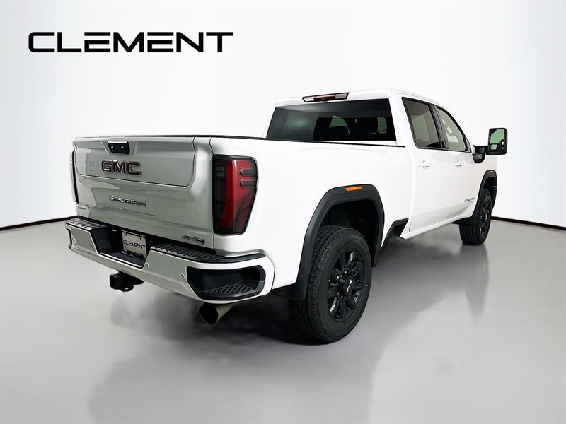 GMC Sierra 2500HD Vehicle Full-screen Gallery Image 7